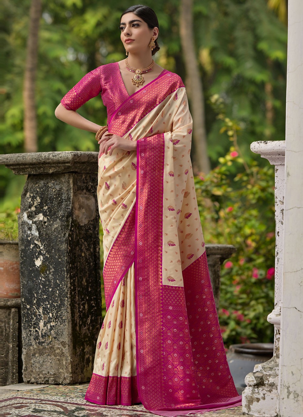 Traditional Saree Woven Cream Banarasi Silk Saree S13048