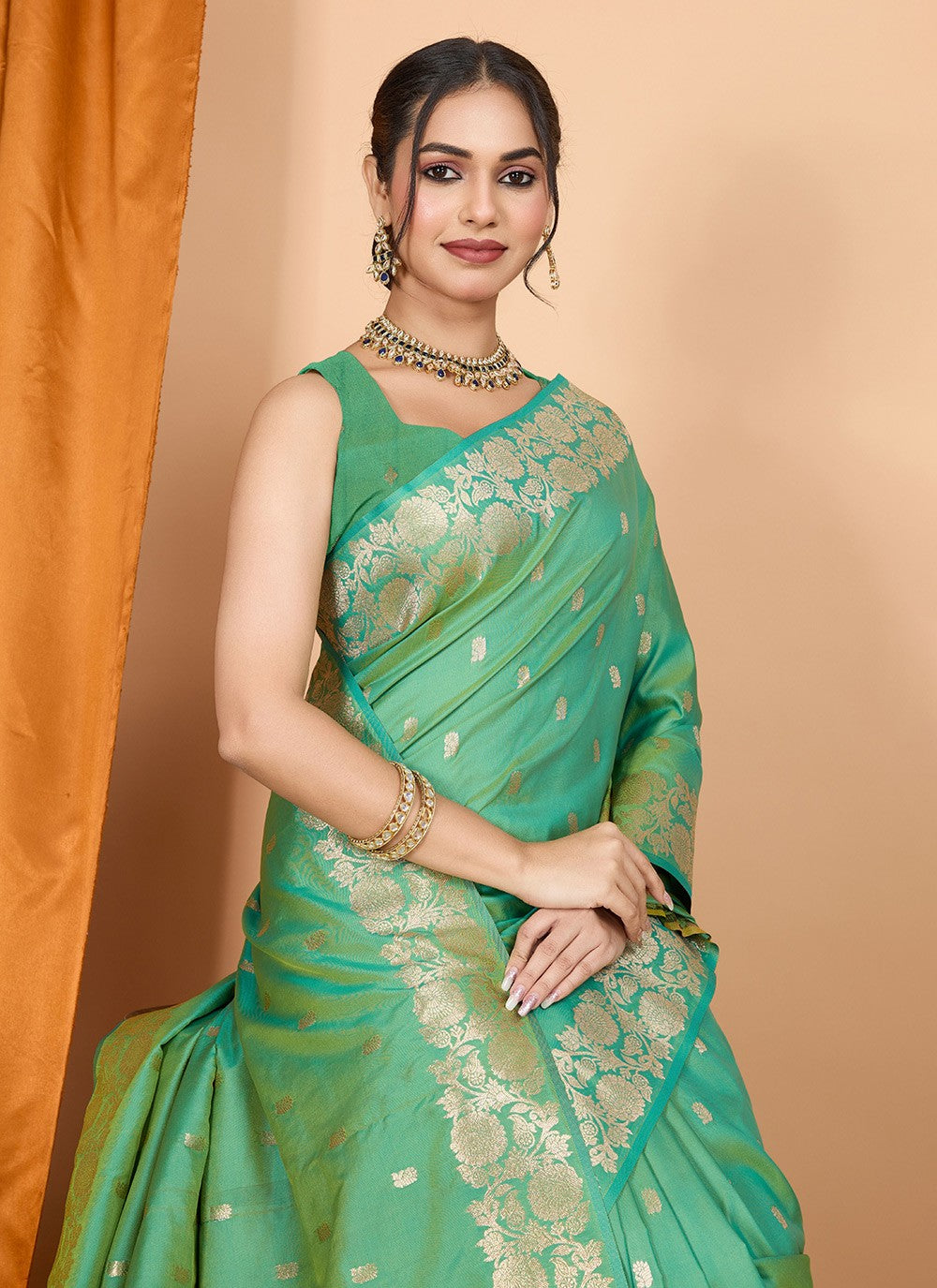 Woven Banarasi Silk Green Classic Saree S15065
