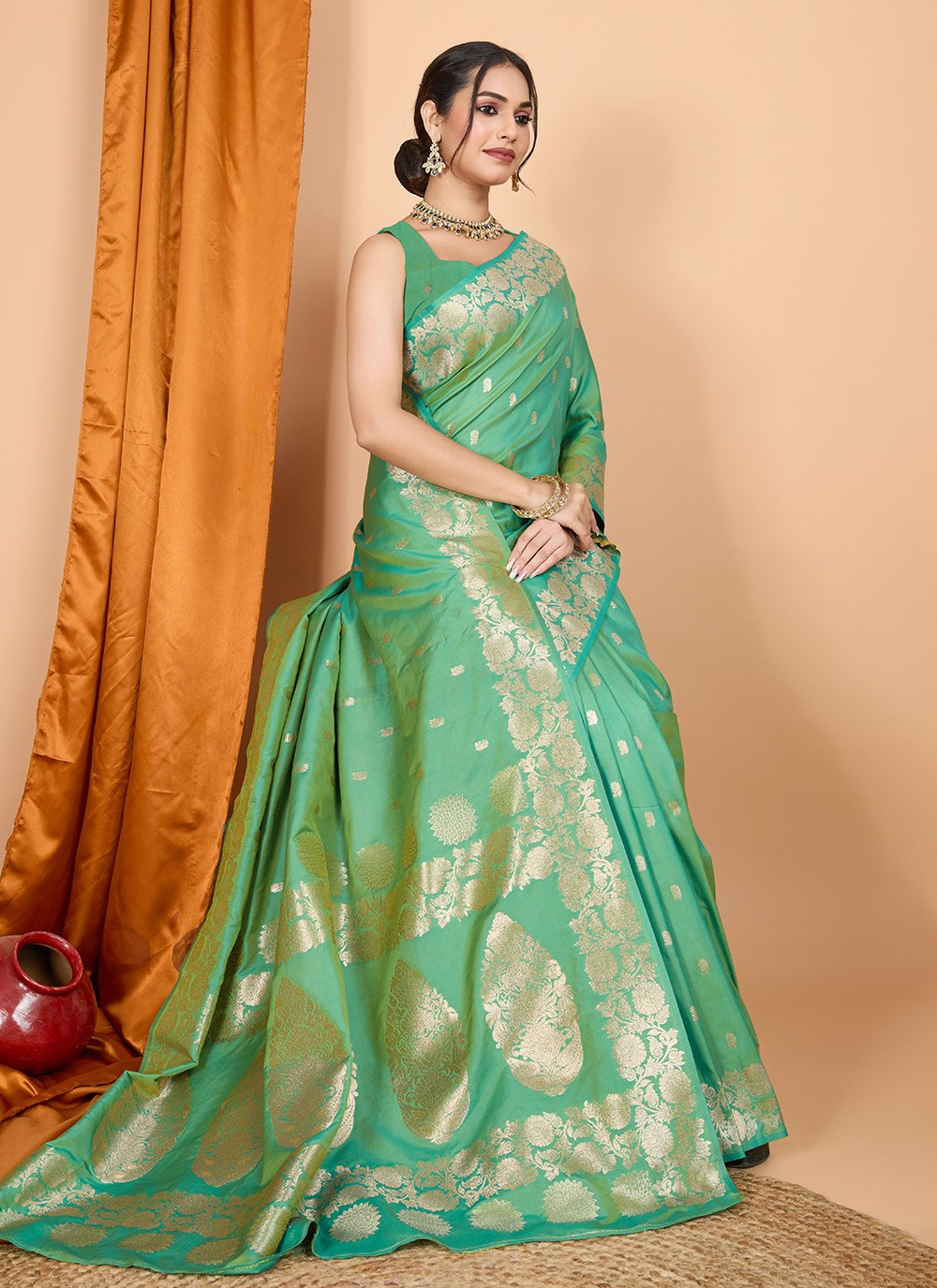 Woven Banarasi Silk Green Classic Saree S15065