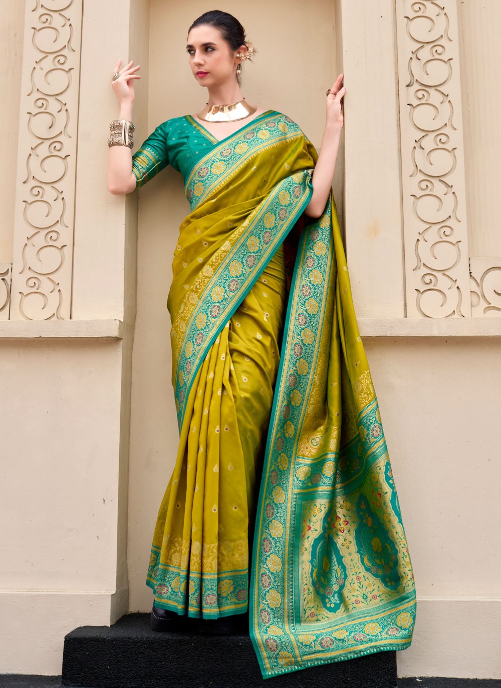 Weaving Zari Banarasi Silk Green Saree S14665