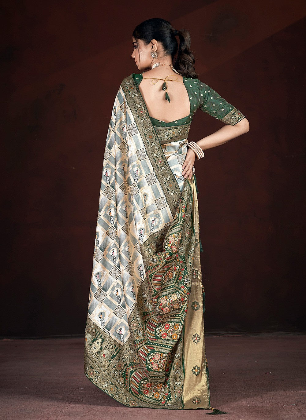 Hand Embroidery, Thread, Weaving Zari, Zari Banarasi Silk Saree - S11710