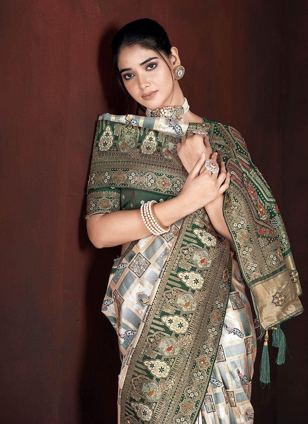 Hand Embroidery, Thread, Weaving Zari, Zari Banarasi Silk Saree - S11710