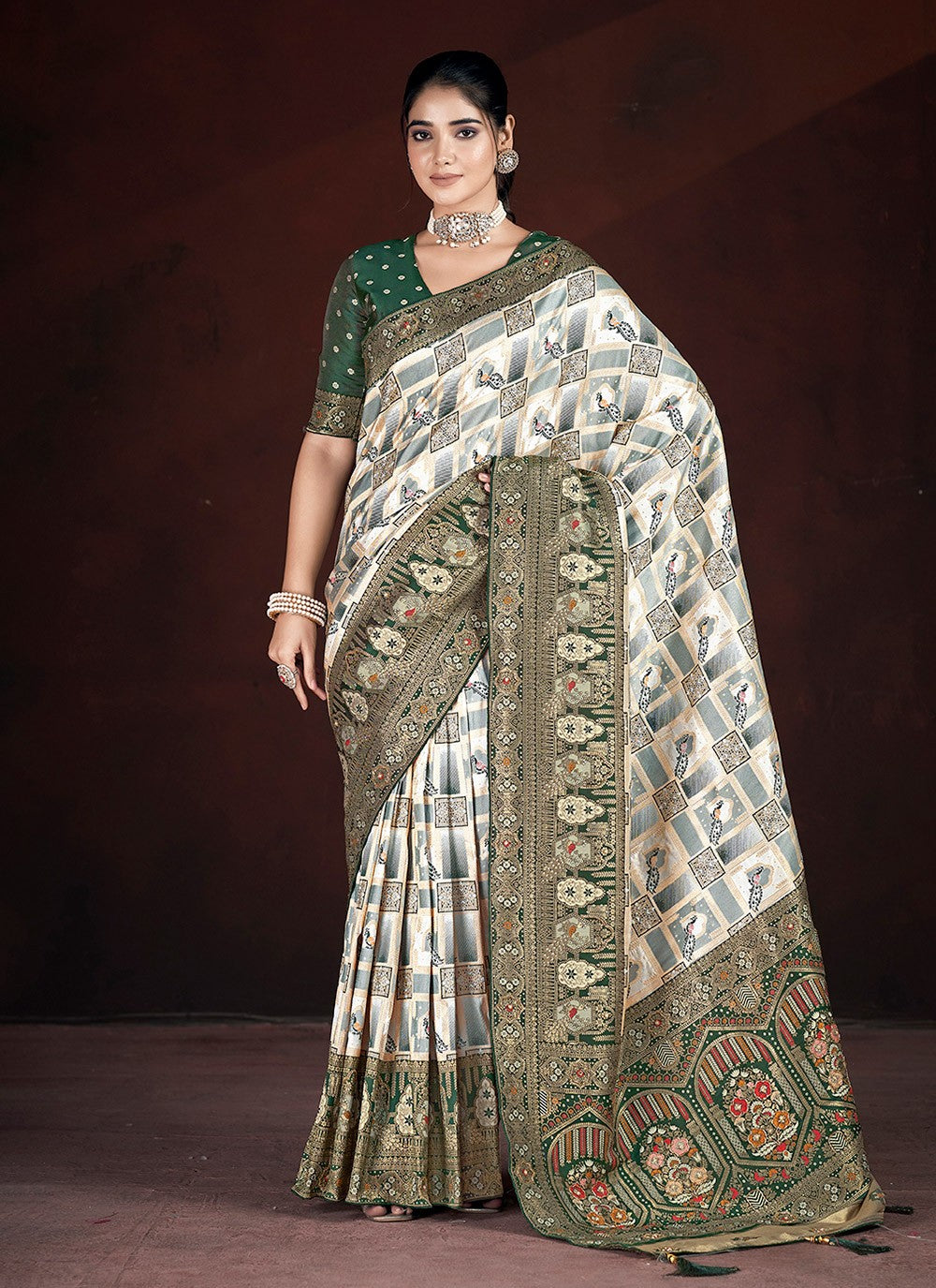 Hand Embroidery, Thread, Weaving Zari, Zari Banarasi Silk Saree - S11710