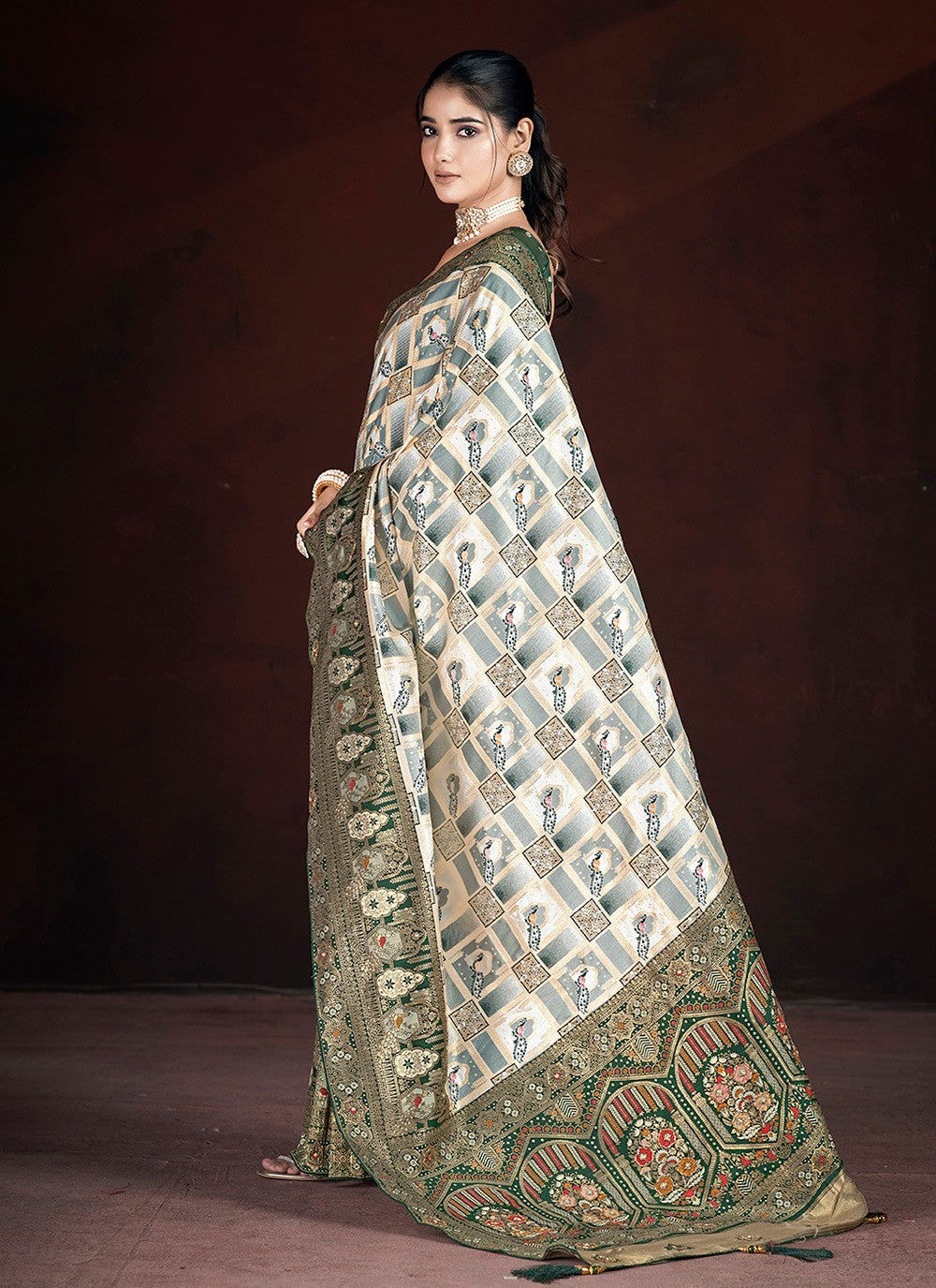 Hand Embroidery, Thread, Weaving Zari, Zari Banarasi Silk Saree - S11710
