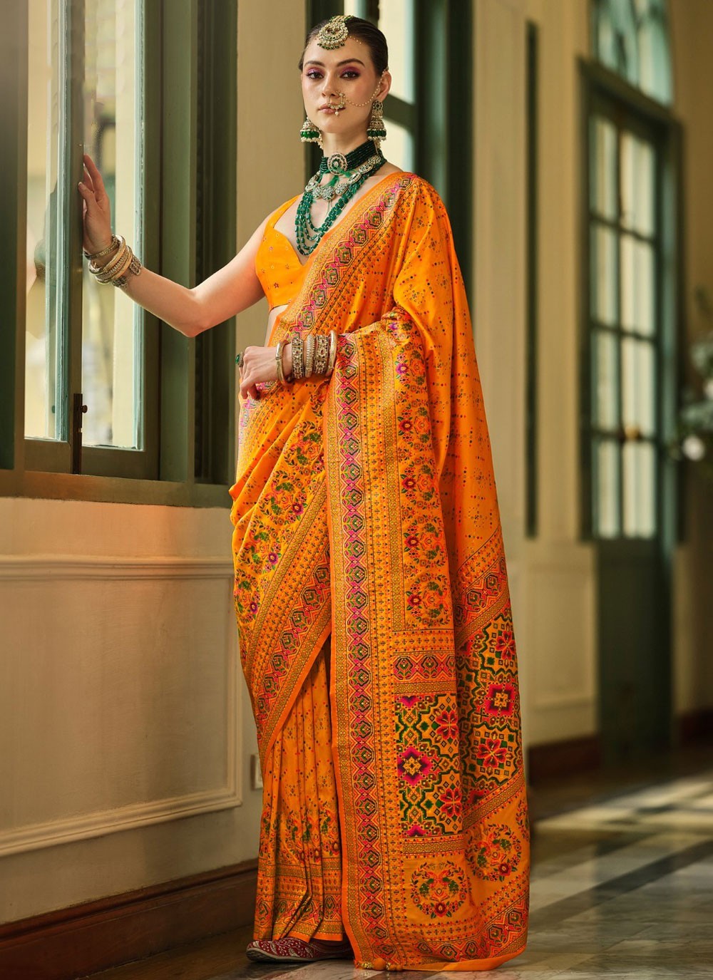 Kashmiri, Meenakari, Weaving Zari Banarasi Silk Saree - S11724