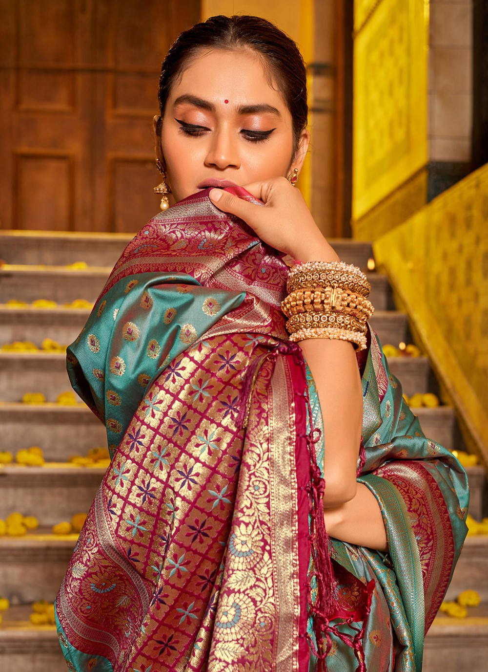 Magenta Banarasi Silk Classic Saree Weaving Zari S18757
