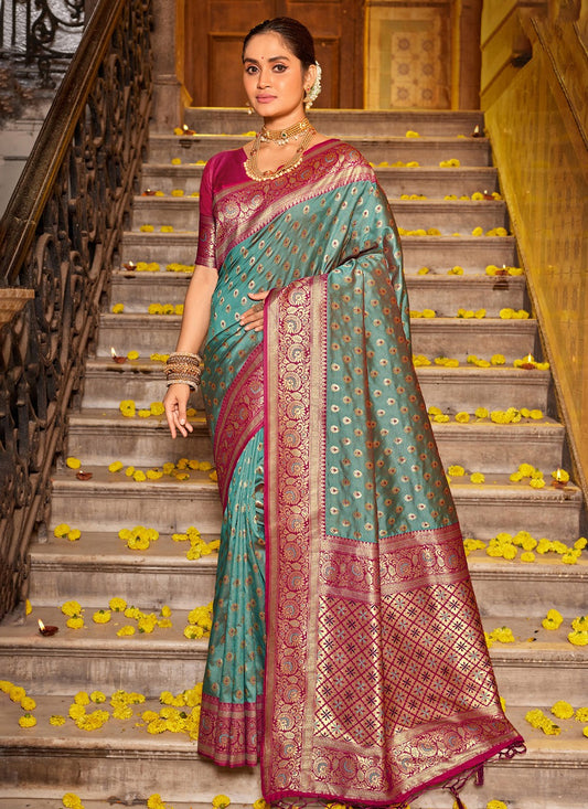 Magenta Banarasi Silk Classic Saree Weaving Zari S18757