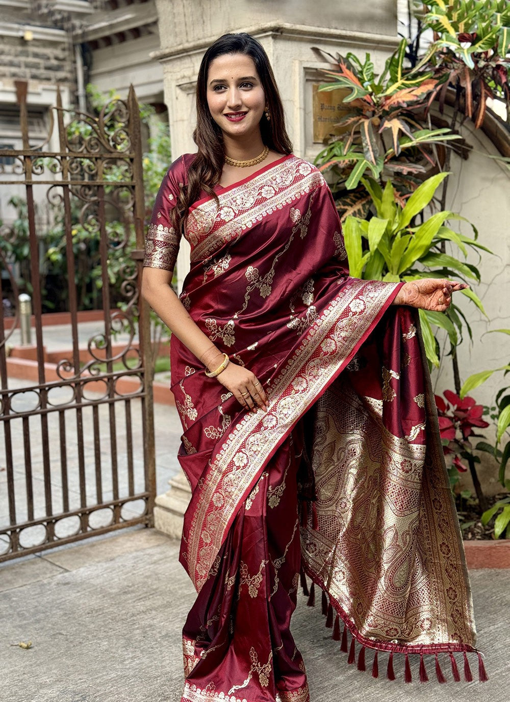 Jacquard Work, Woven, Zari Banarasi Silk Saree - S11854
