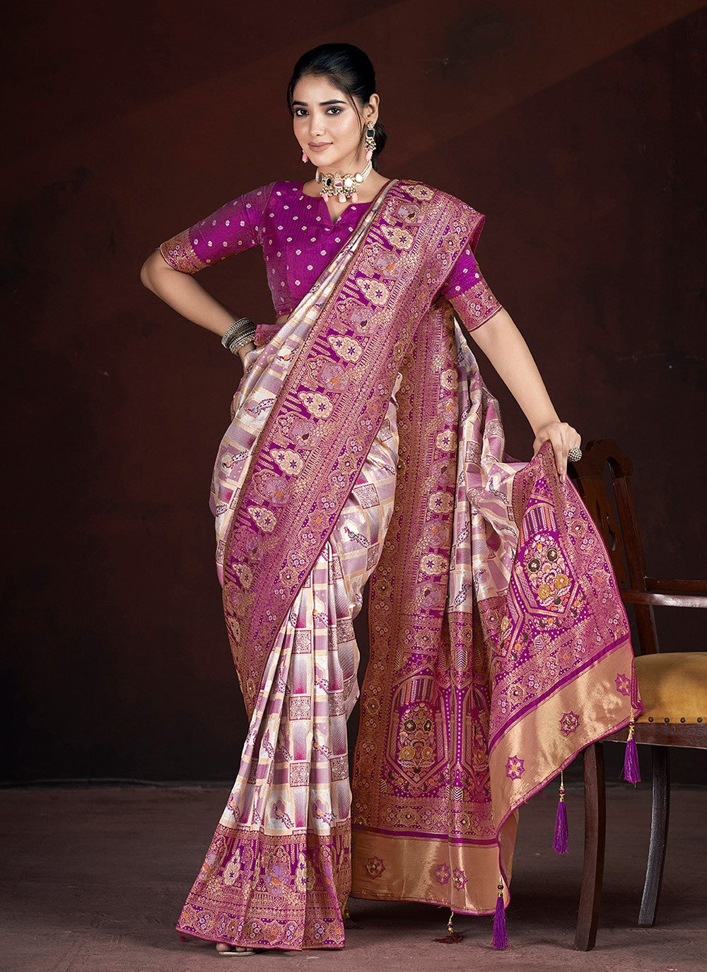 Hand Embroidery, Thread, Weaving Zari, Zari Banarasi Silk Saree - S11710