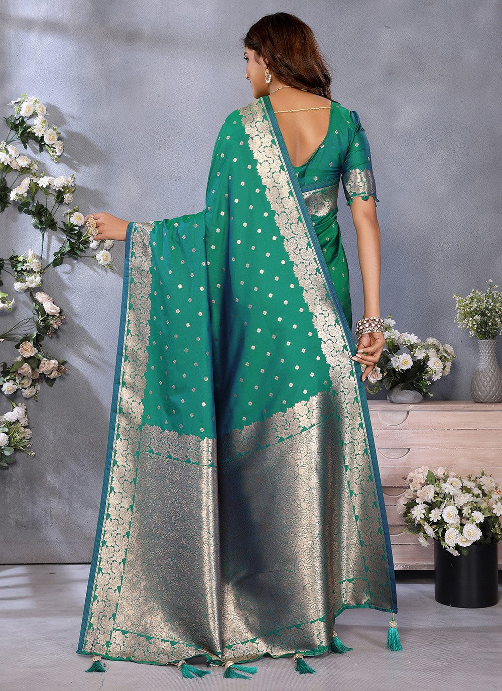 Rama Banarasi Silk Classic Saree Jacquard Work, Weaving Zari S16913