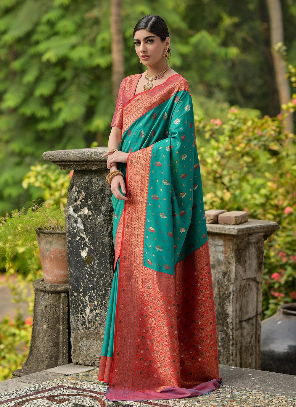 Contemporary Weaving Zari Teal Banarasi Silk Saree S13341