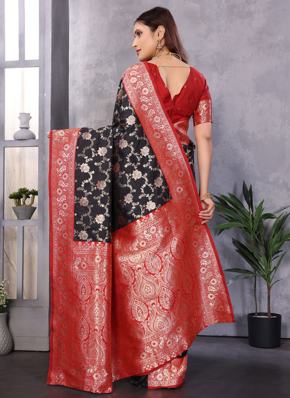 Black Banarasi Silk Classic Saree Weaving Zari S17660