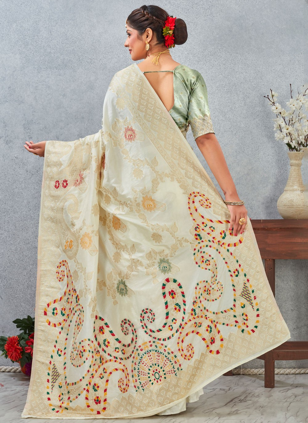 Off White Banarasi Silk Classic Saree Weaving Zari S20127