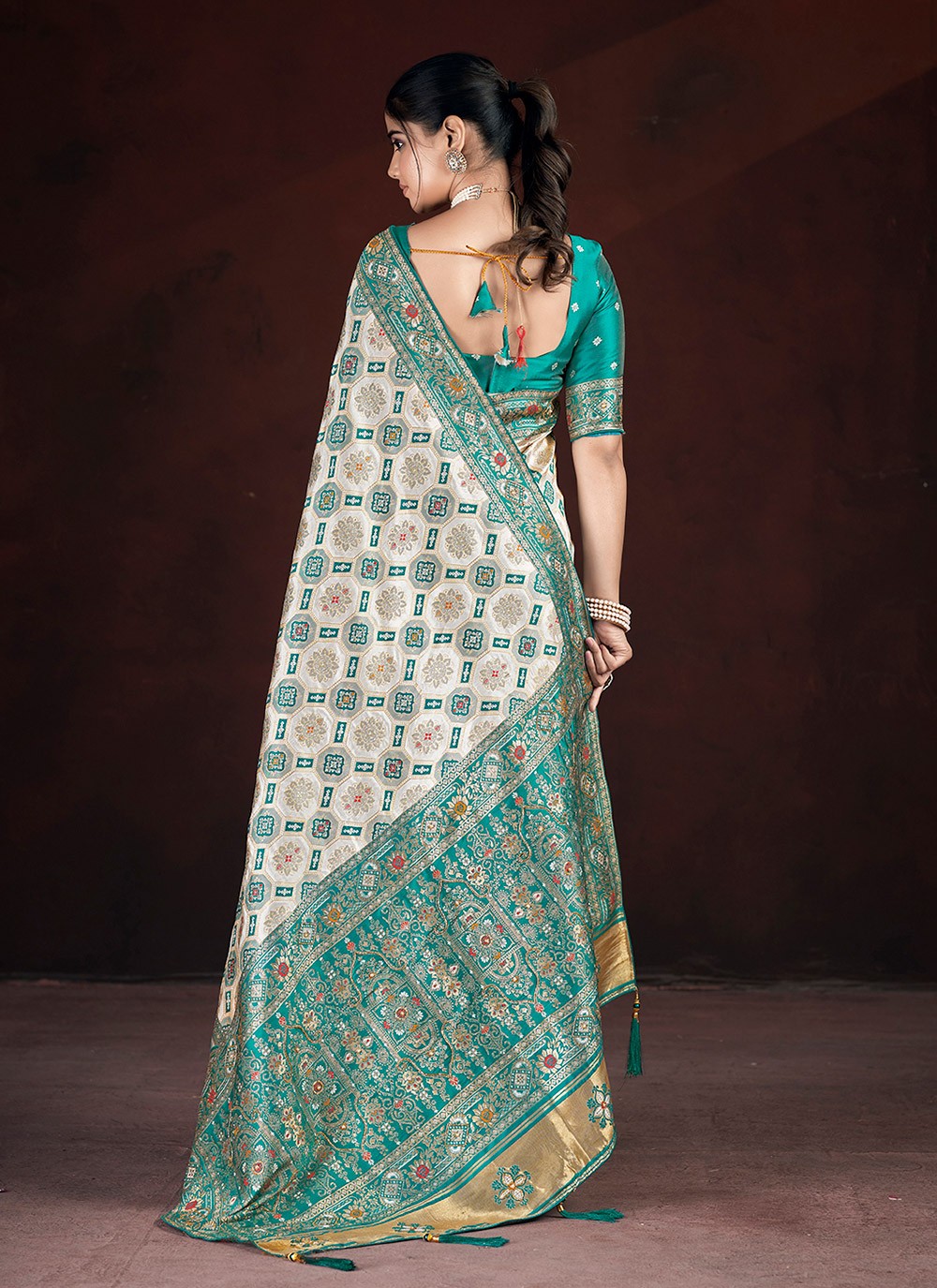 Hand Embroidery, Thread, Weaving Zari, Zari Banarasi Silk Saree - S11710