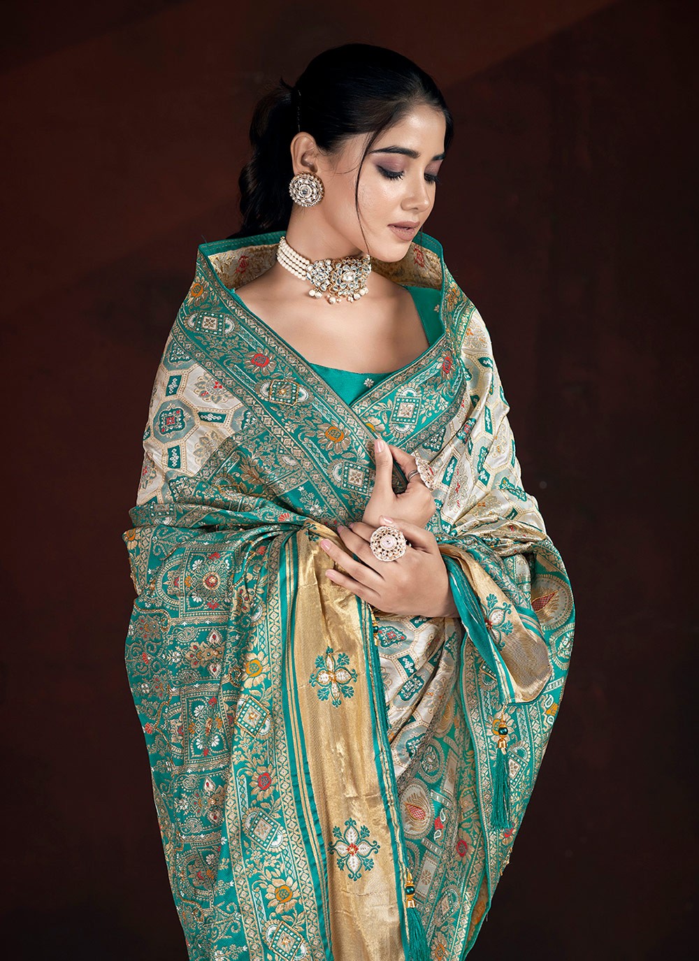 Hand Embroidery, Thread, Weaving Zari, Zari Banarasi Silk Saree - S11710