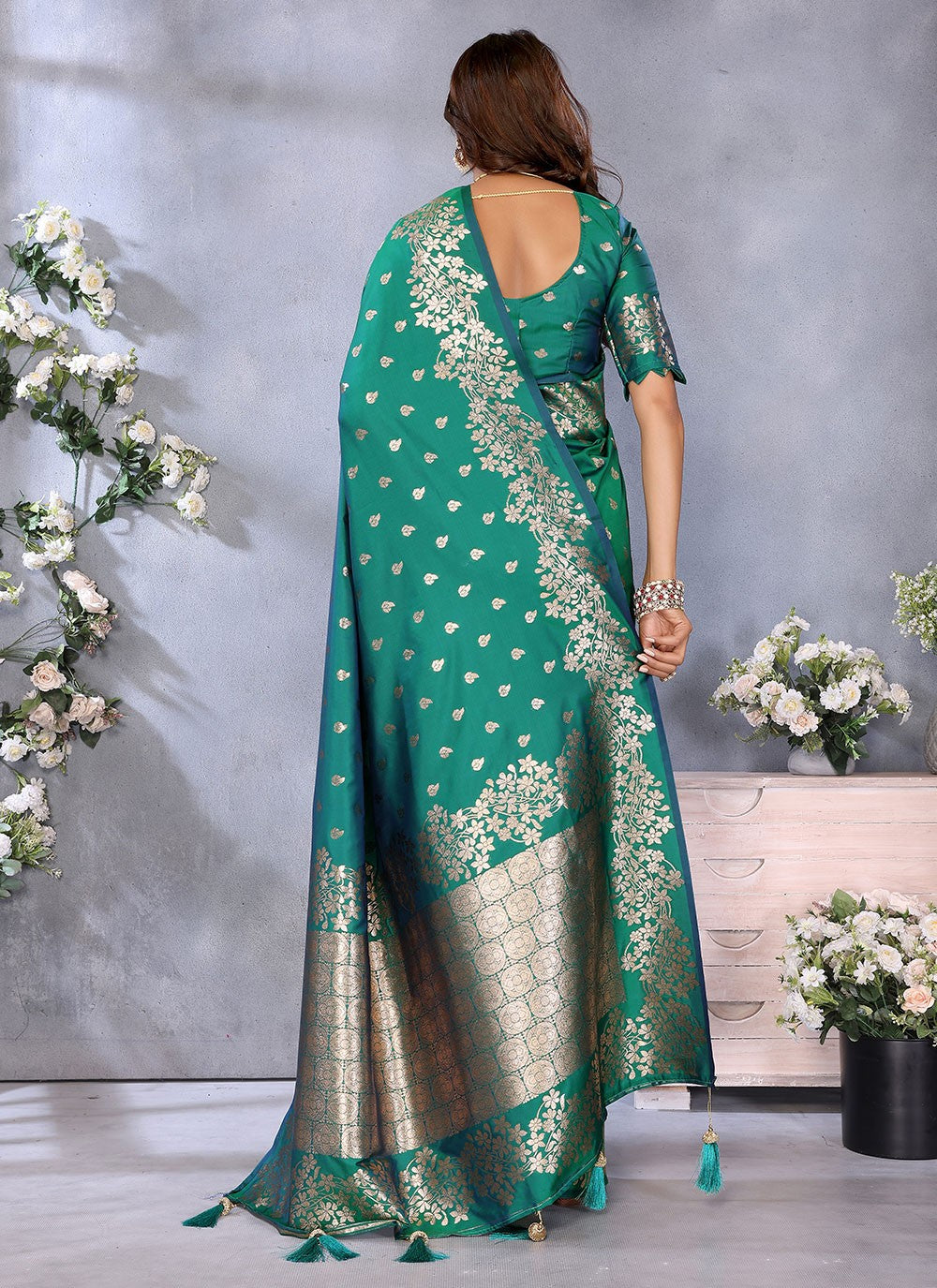 Rama Banarasi Silk Classic Saree Jacquard Work, Weaving Zari S16648