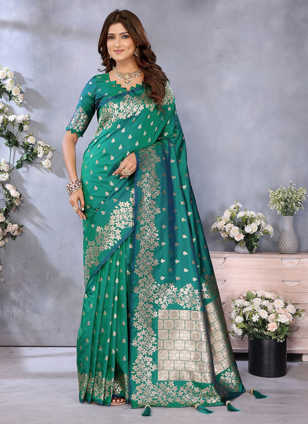 Rama Banarasi Silk Classic Saree Jacquard Work, Weaving Zari S16648