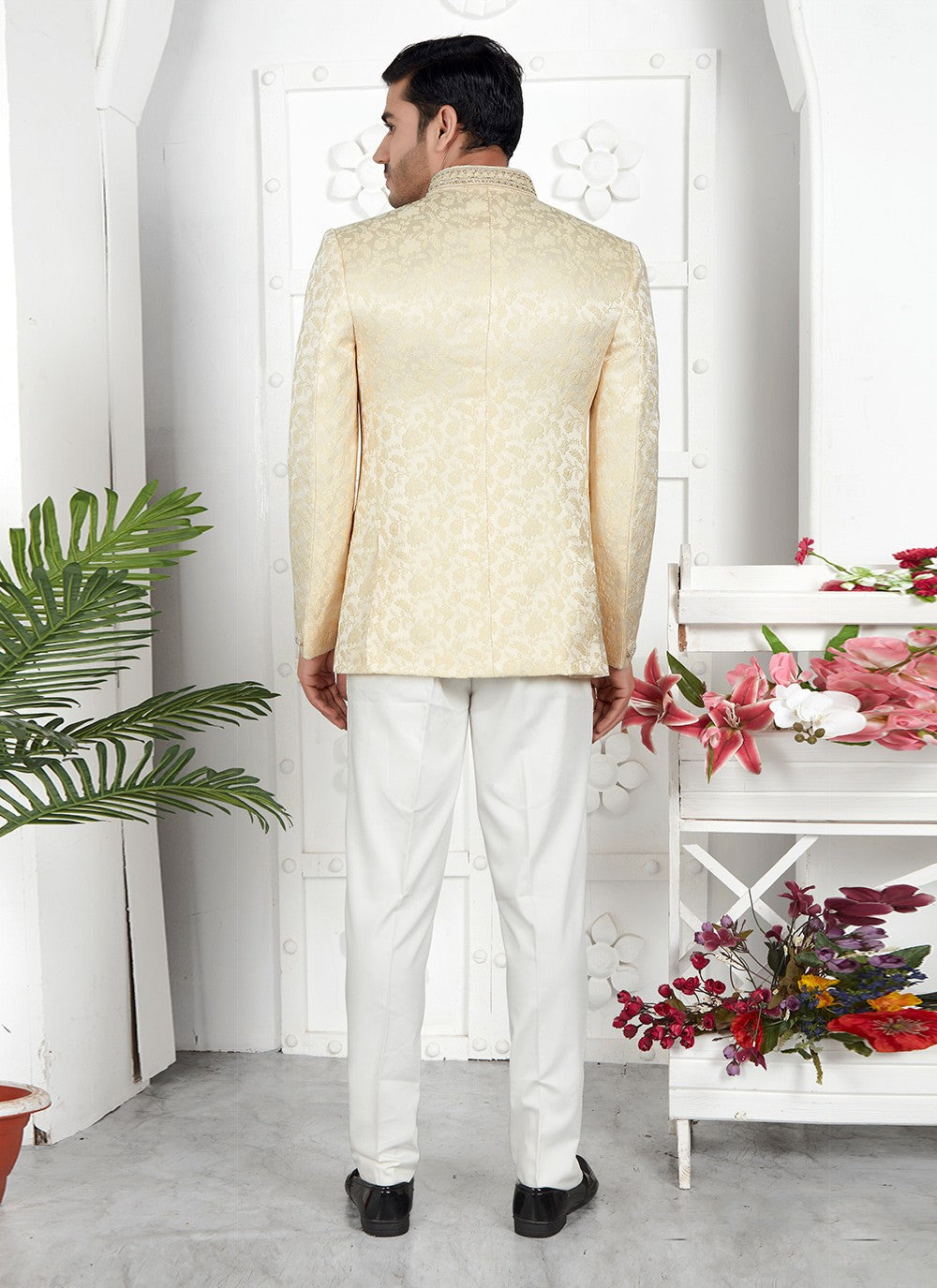 Buttons Jacquard Silk Beige Jacket Style - M6642