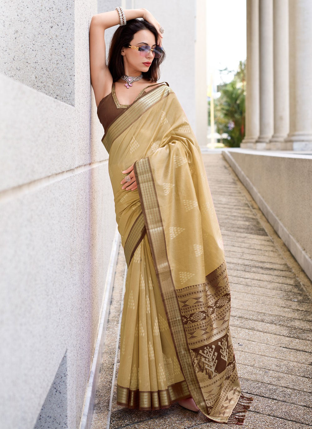 Classic Saree Weaving Zari Beige Rayon S12620