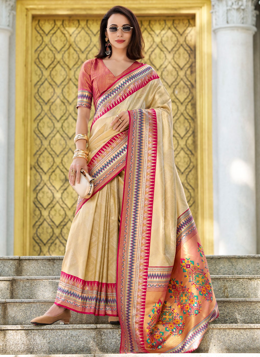 Classic Saree Weaving Zari Beige Silk Saree S13172