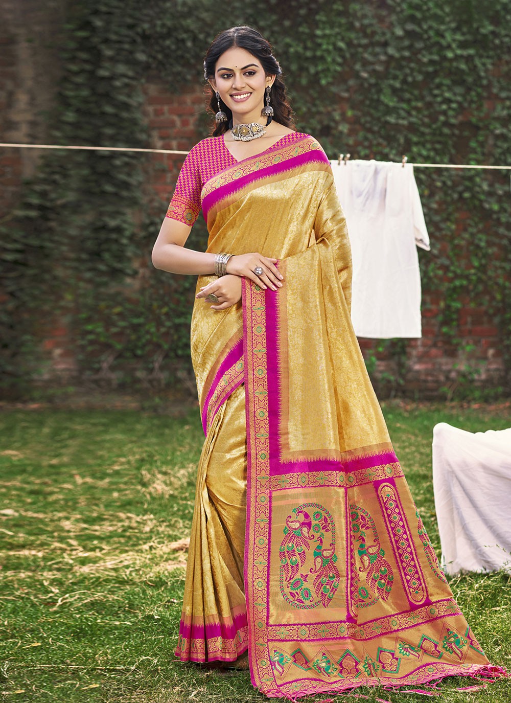 Trendy Saree Weaving Zari Beige Banarasi Silk Saree S12762