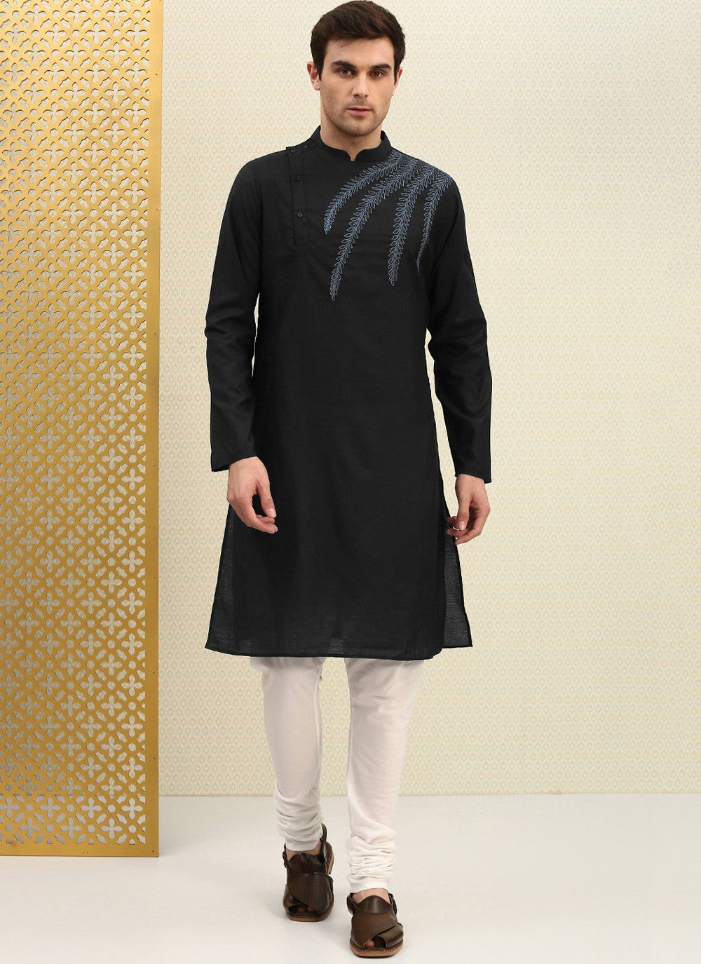 Embroidered Blended Cotton Black Kurta - M4535