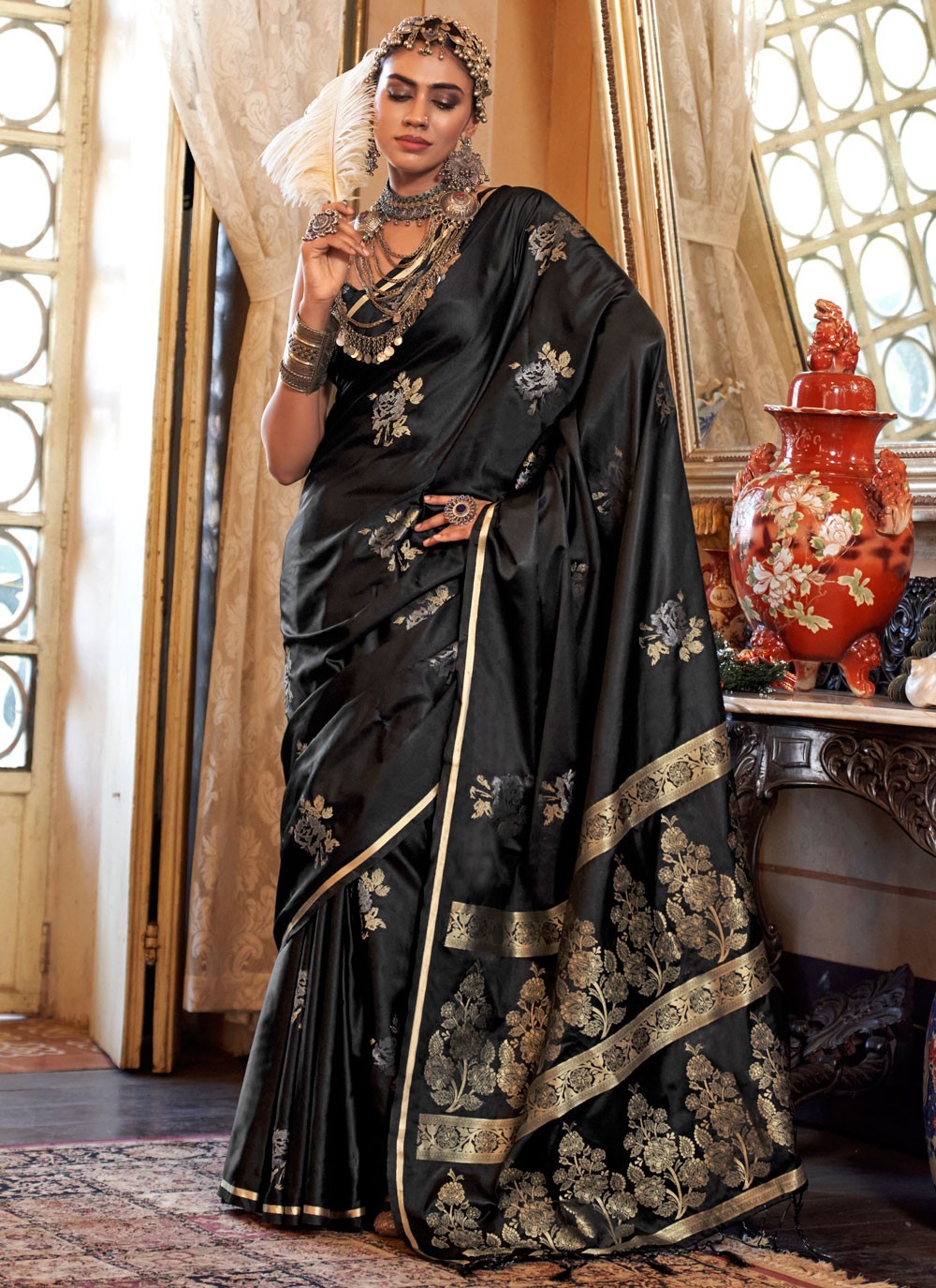 Designer Weaving Zari Black Handloom Silk Saree S13163