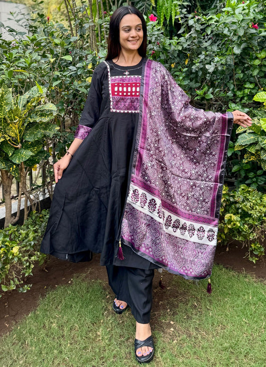 Archive Printed, Thread 316462 Black T6726