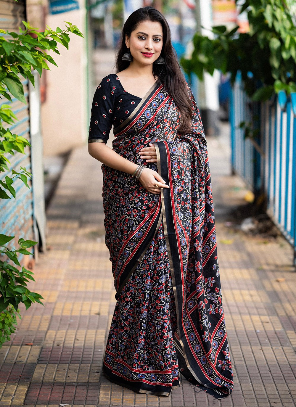 Trendy Digital Print Silk Blend Saree - S5734