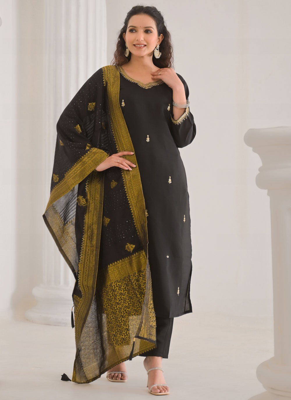 Archive Embroidered 316793 Black T6827