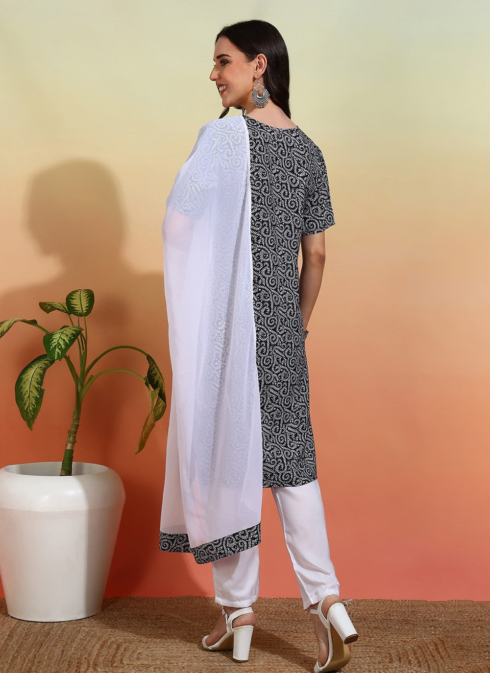 Archive Printed 316238 Black T6669
