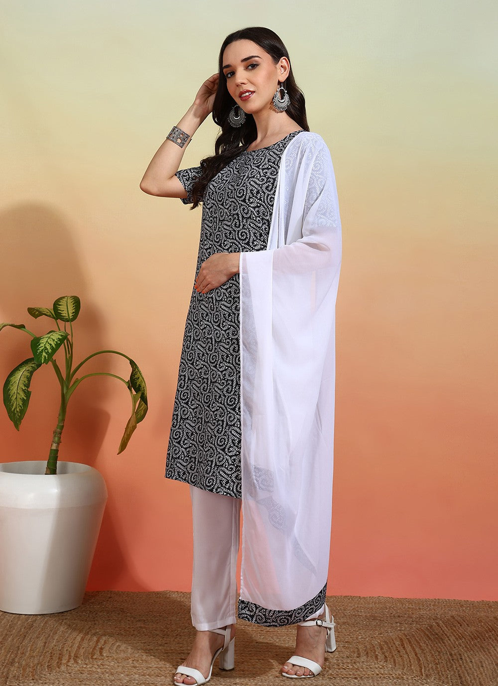 Archive Printed 316238 Black T6669