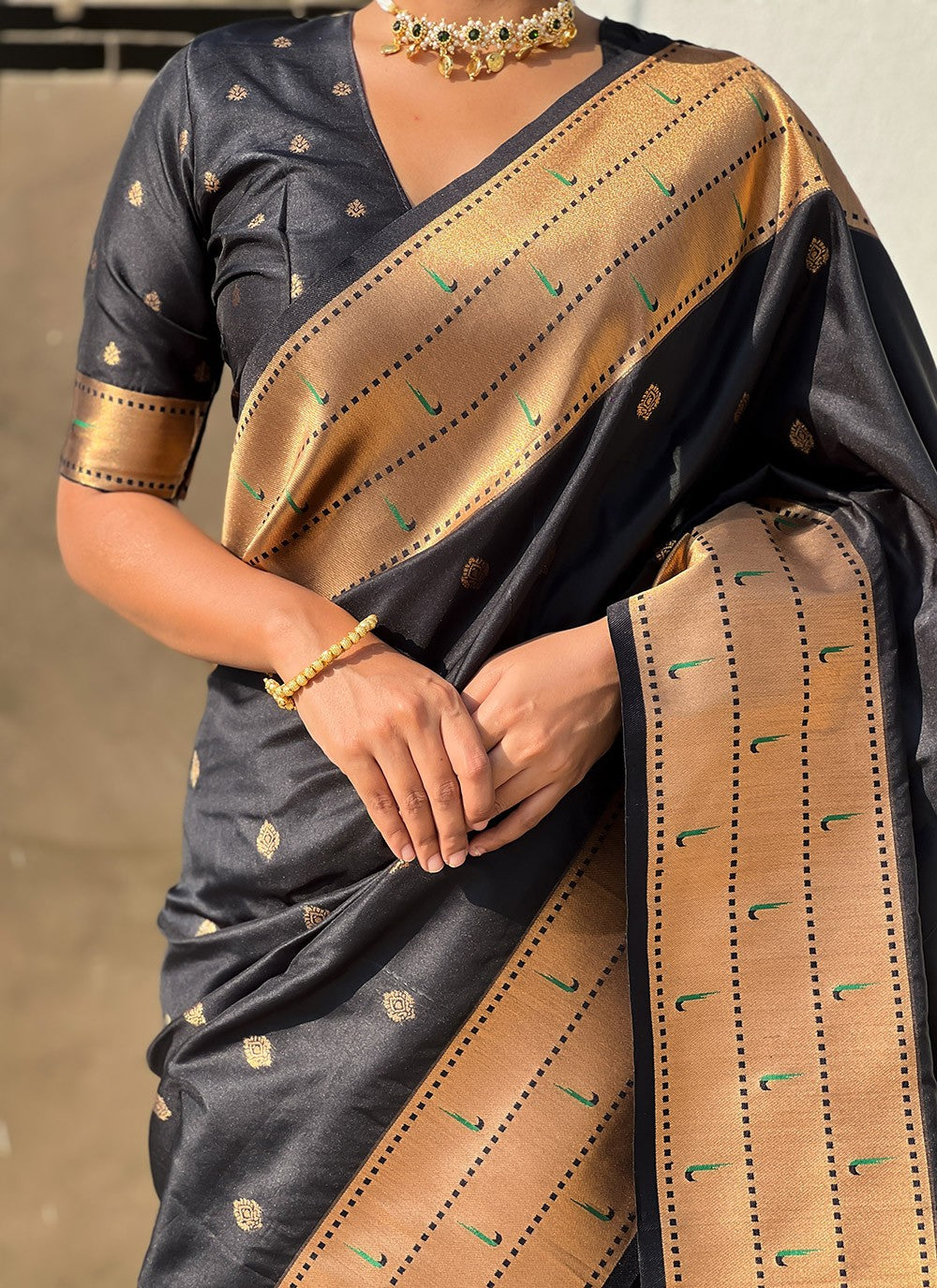 Classic Saree Weaving Zari Black Silk Saree S13561