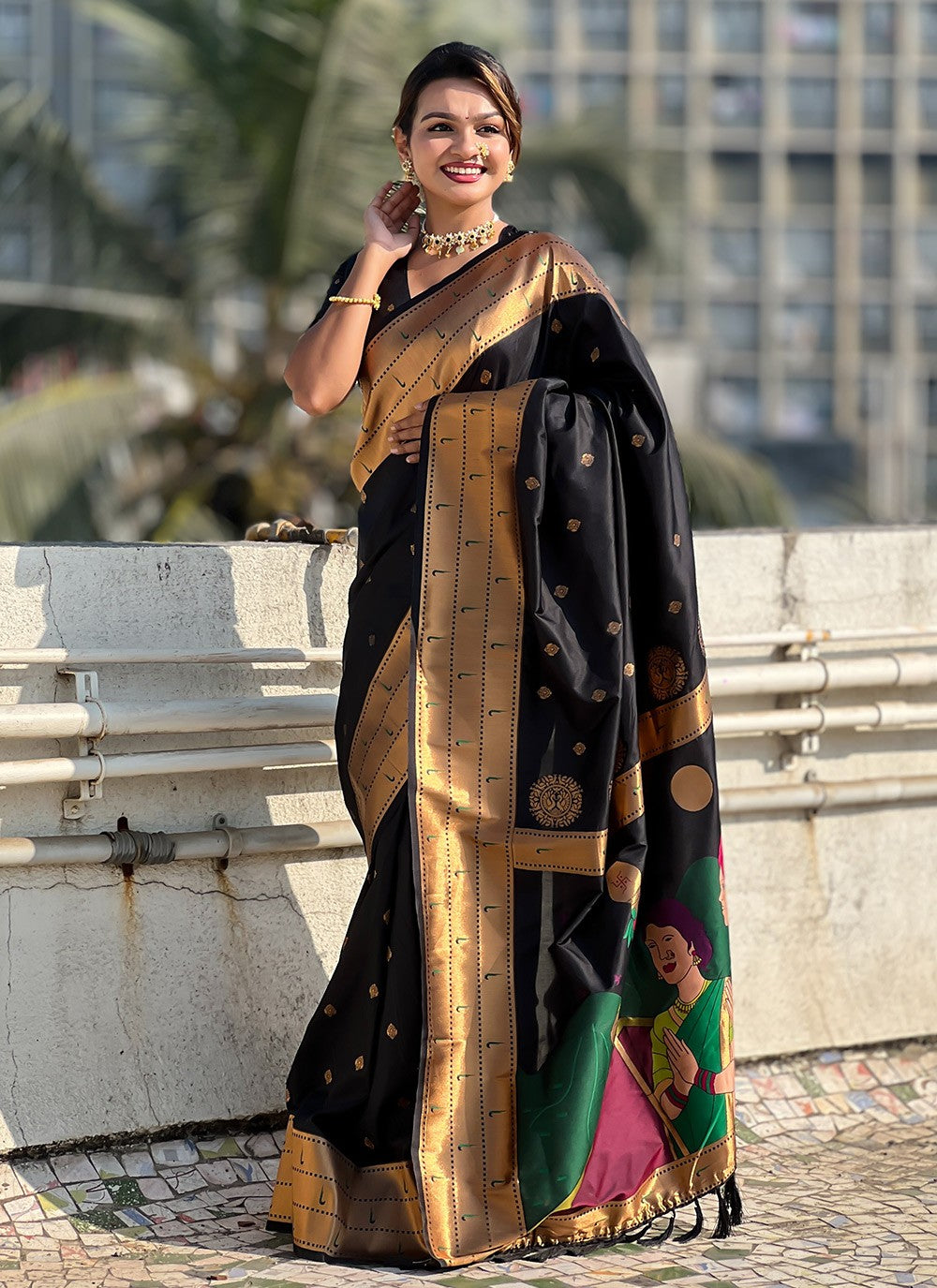 Classic Saree Weaving Zari Black Silk Saree S13561