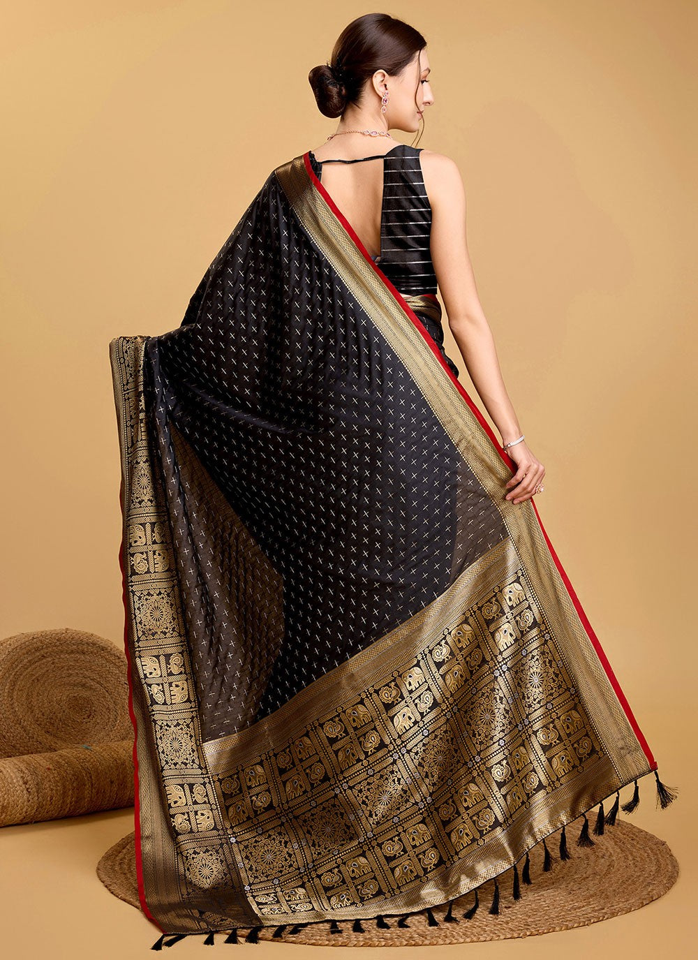 Contemporary Jacquard Work Silk Saree - S5601