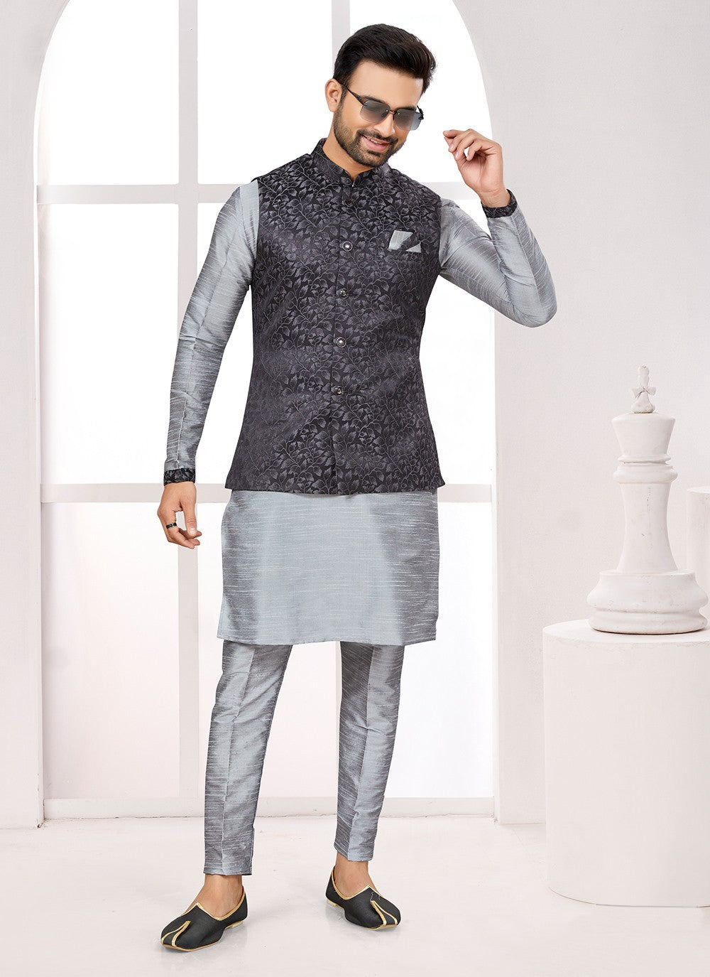Thread Jacquard Black Kurta Payjama With Jacket - M6708