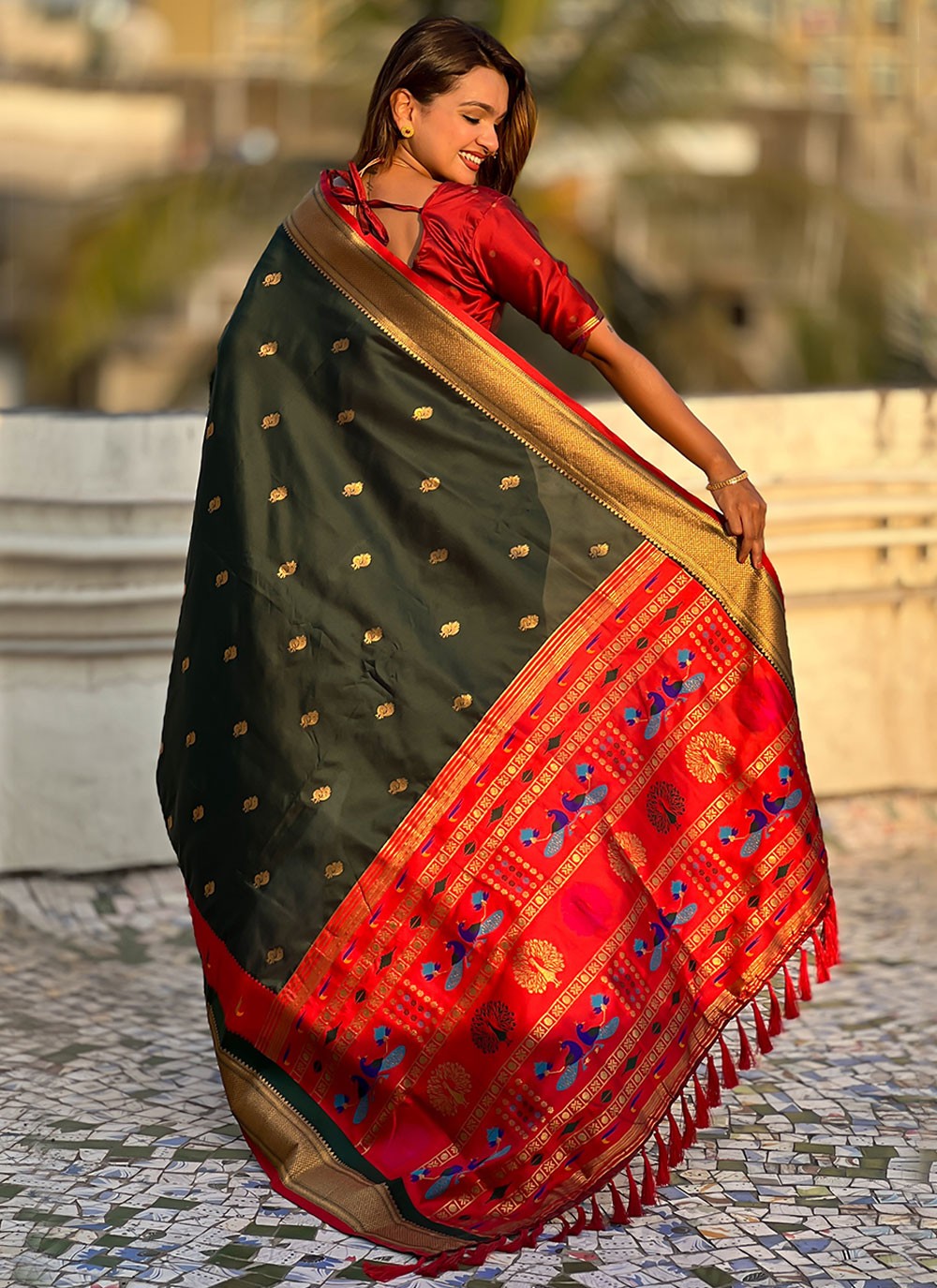 Black Silk Traditional Saree Weaving Zari S15776