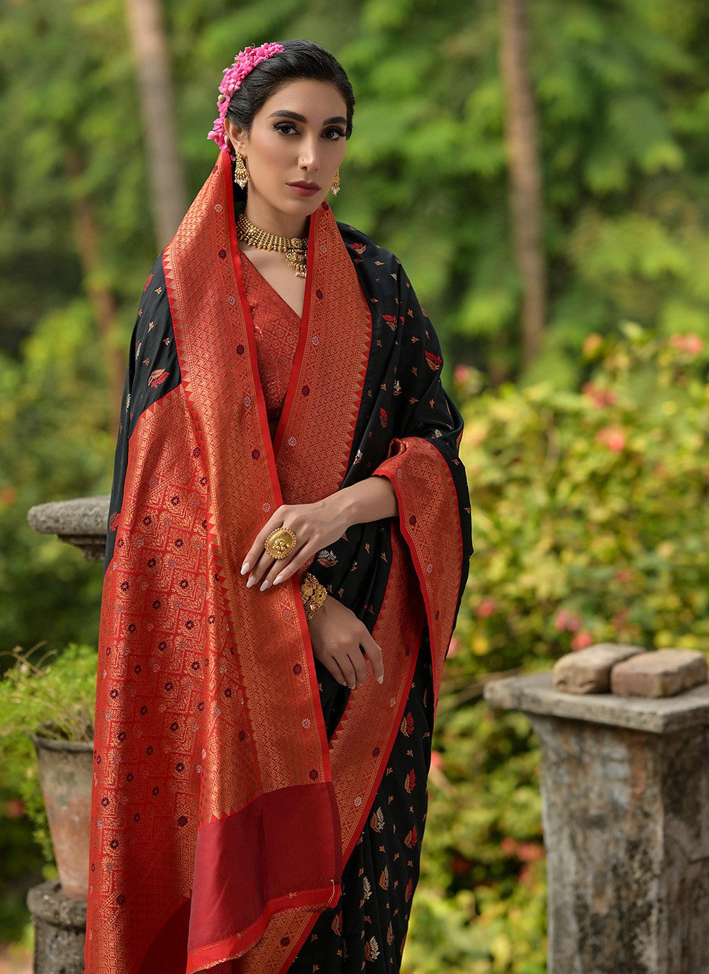 Trendy Saree Weaving Zari Black Banarasi Silk Saree S13337