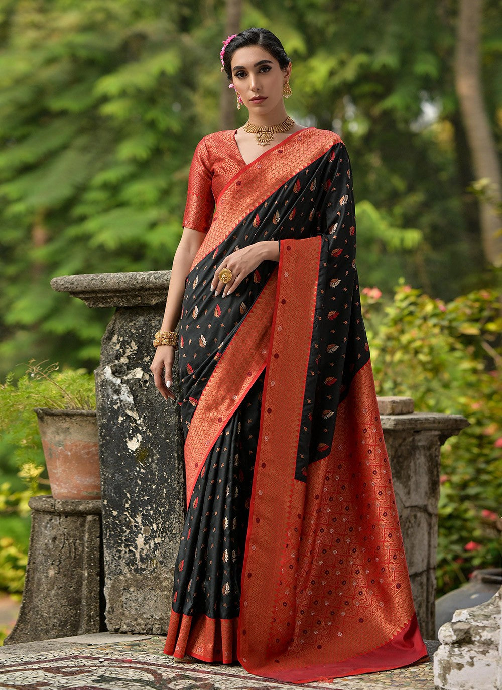 Trendy Saree Weaving Zari Black Banarasi Silk Saree S13337