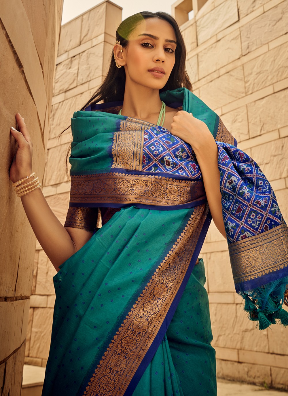 Contemporary Weaving Zari Silk Saree - S3693