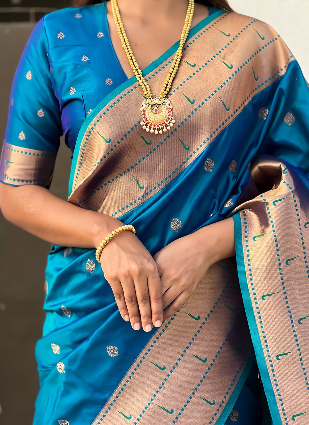 Classic Saree Weaving Zari Blue Silk Saree S13565