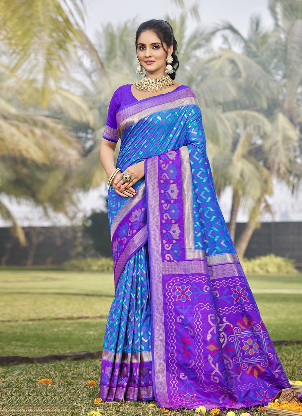Contemporary Weaving Zari Blue Silk Saree S12921