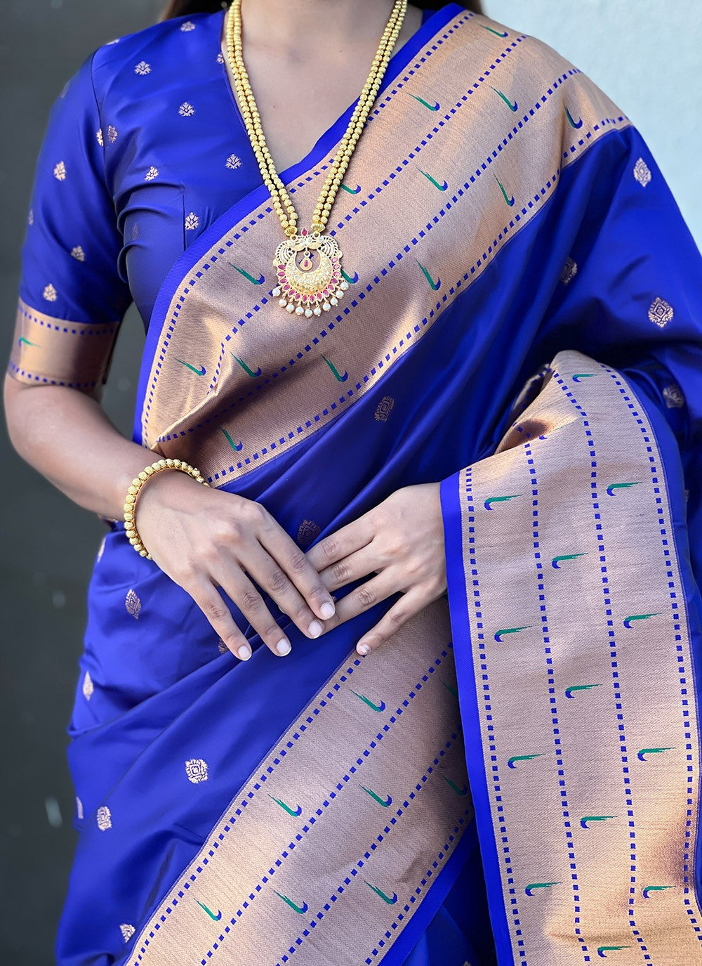 Contemporary Weaving Zari Blue Silk Saree S13557