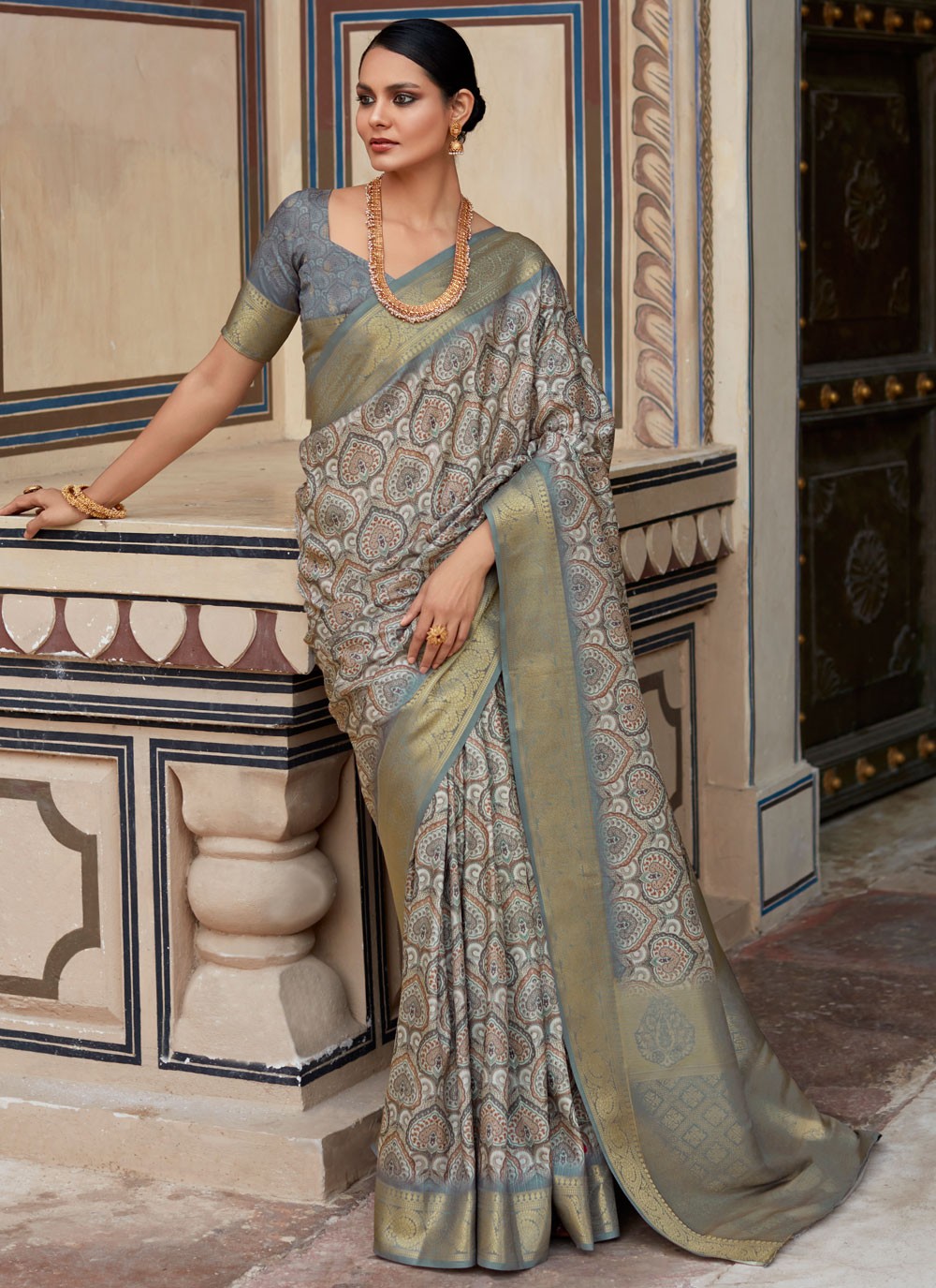 Grey Handloom Silk Trendy Saree Border Work, Paisley Printed, Zari S15751