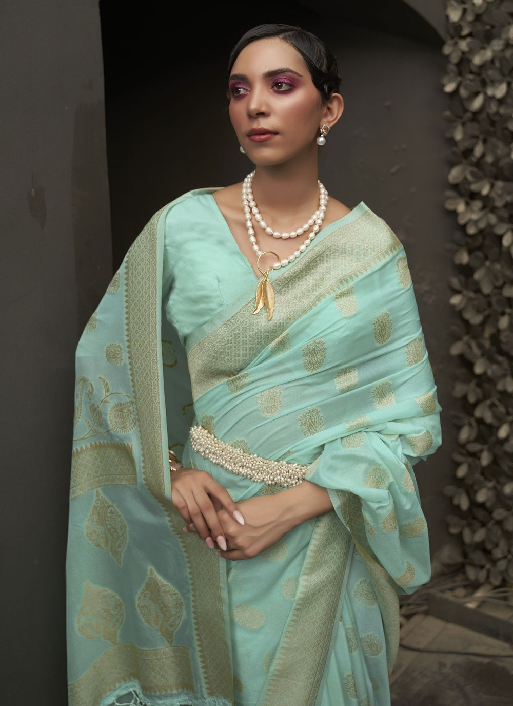 Trendy Weaving Zari Chinon Saree - S4404