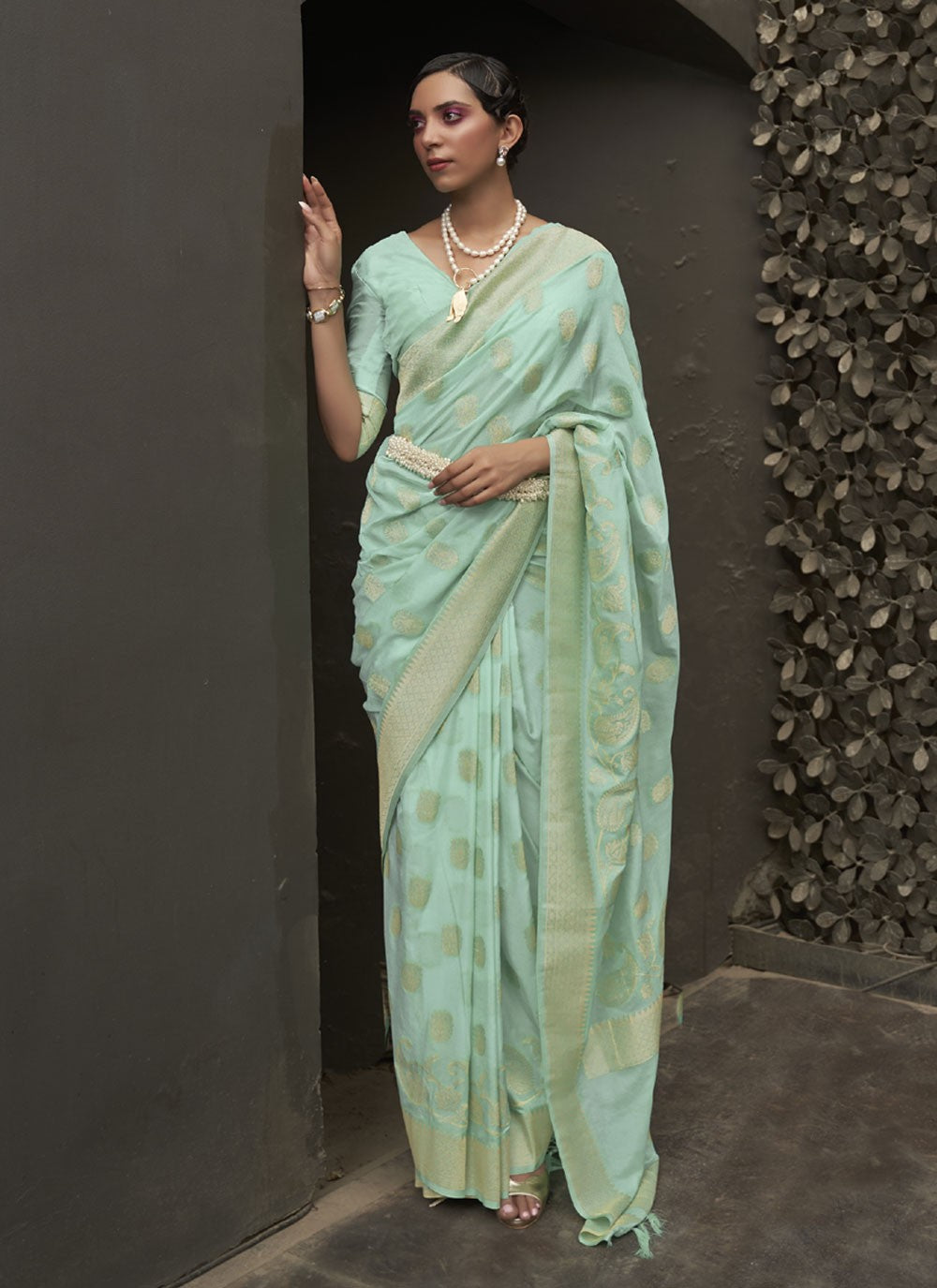 Trendy Weaving Zari Chinon Saree - S4404