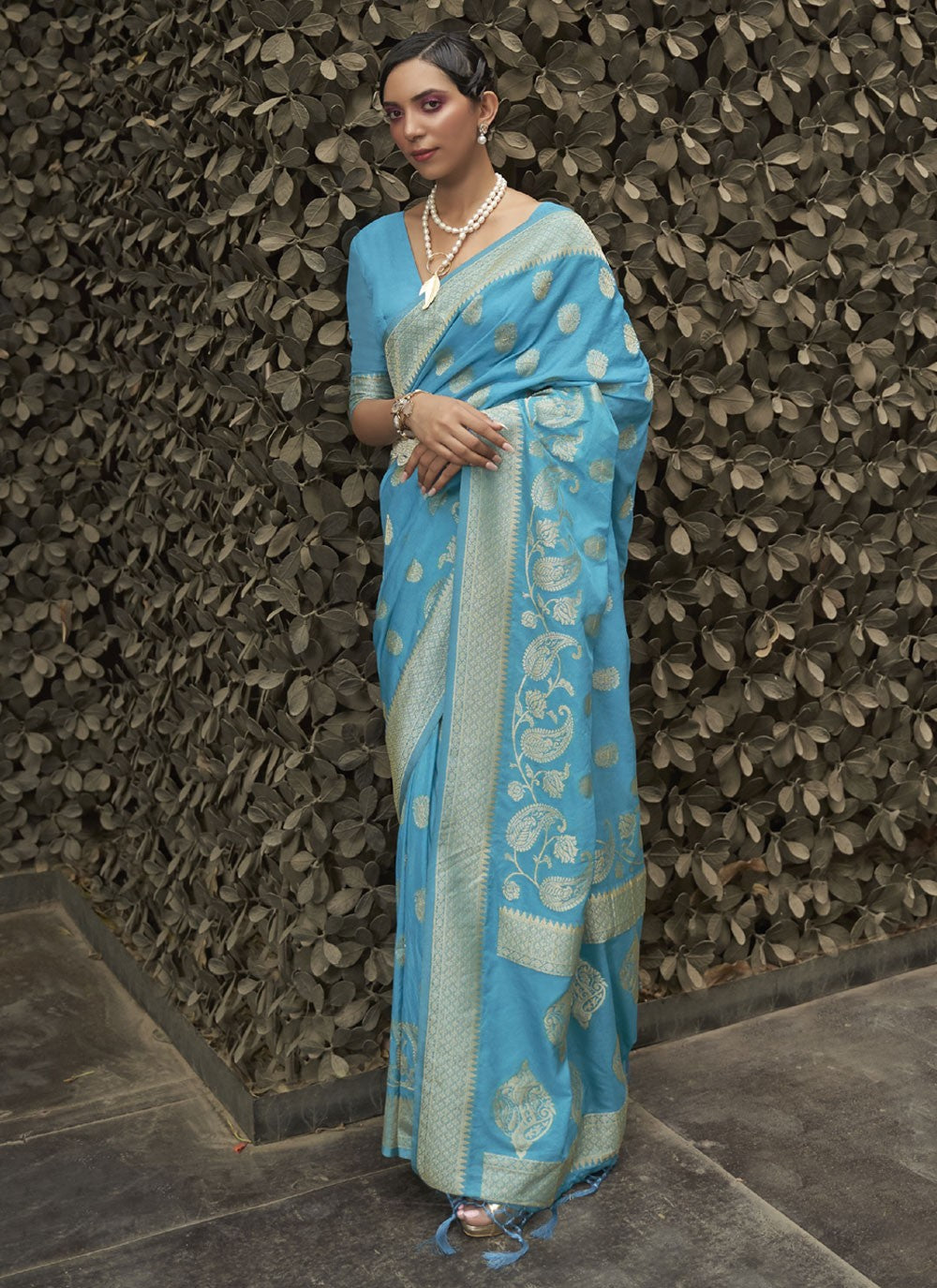 Trendy Weaving Zari Chinon Saree - S4404