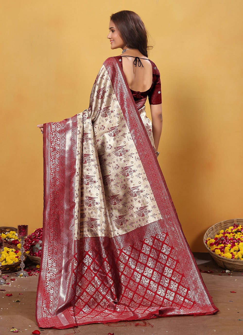 Weaving Zari Silk Cream Classic Saree S15380
