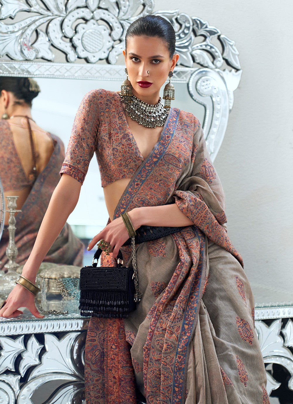 Contemporary Weaving Zari Handloom Silk Saree - S3644