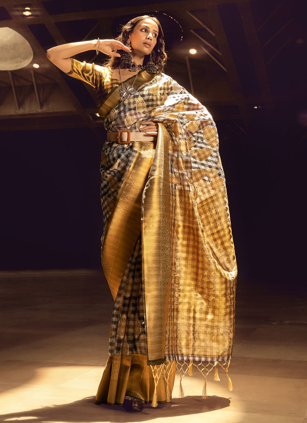 Classic Weaving Zari Handloom Silk Saree - S3925